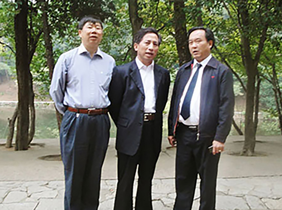 國家安全局、湖南省煤監(jiān)局、煤炭局領(lǐng)導一行，在省市領(lǐng)導和公司董事長陪同下在韶山參觀