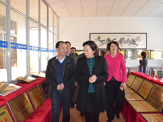 湖南省人大常委副主任、總工會(huì)主席劉蓮玉一行蒞臨“湘潭恒欣”參觀調(diào)研