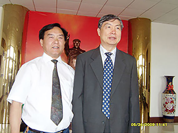 中國工程院院士、華中科大校長李培根先生視察公司，并與公司簽訂科研合作項(xiàng)目